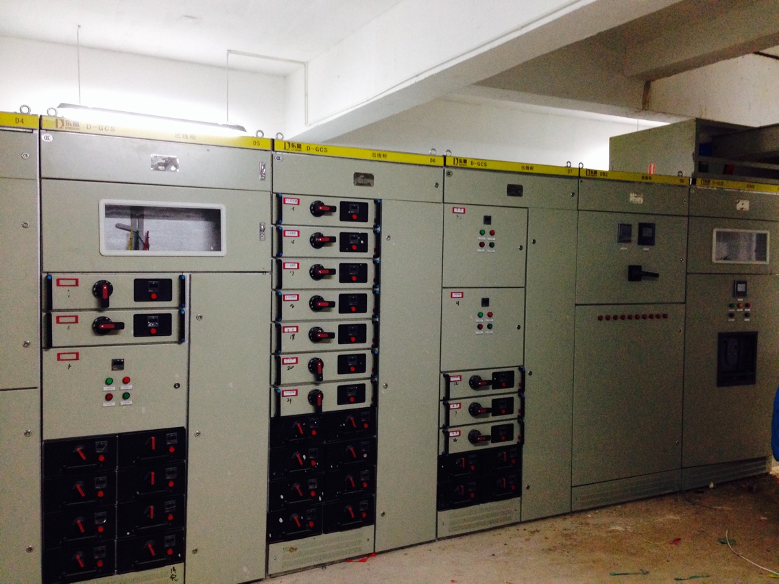 兰州安宁刘家堡供电检修公司大楼的配电室低压开关柜都是东盟产品